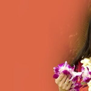 Large Group Greeting (8 or more) - Kahului Maui Airport