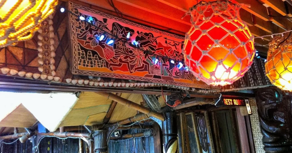 Sunset cruise with dolphin watching in Waikiki