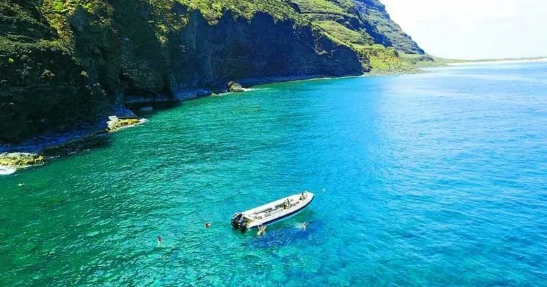 Private boat charter available by phone reservation