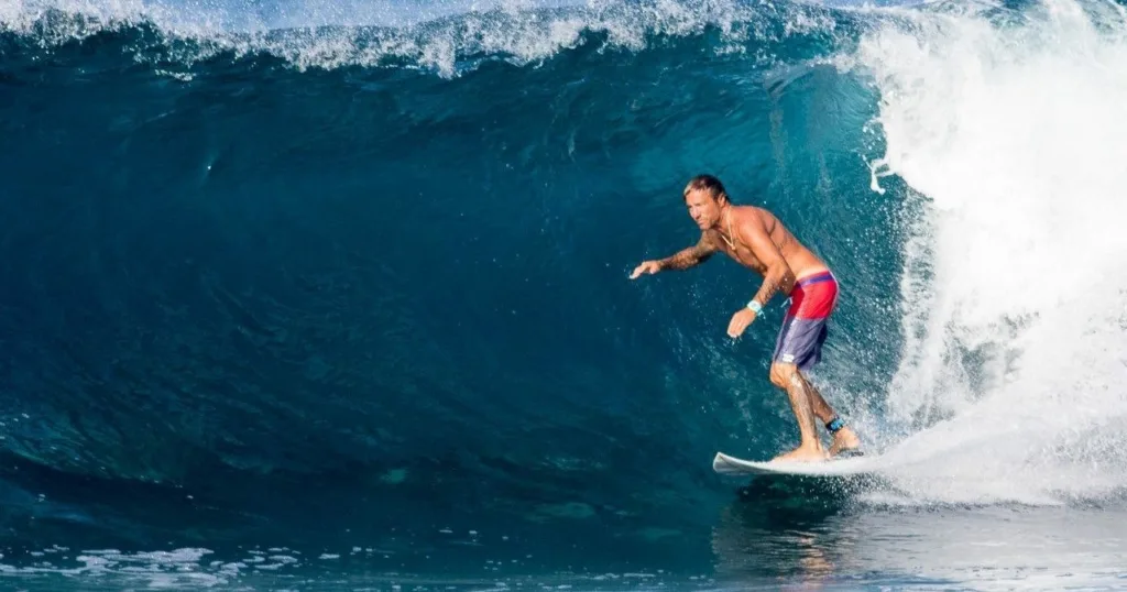 Learning to surf in a small group setting
