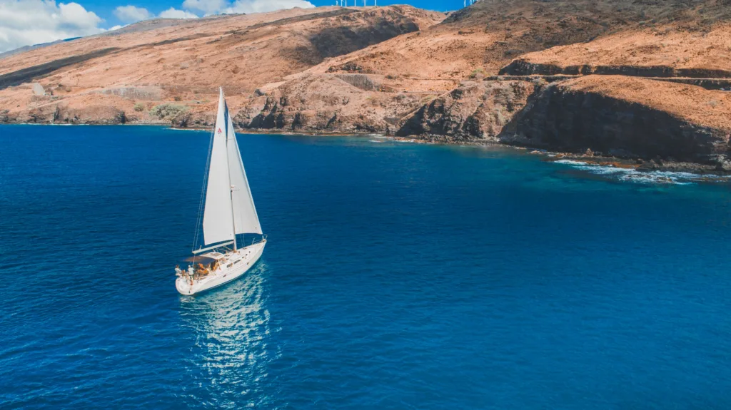 Monohull boat preparing for a private custom island tour