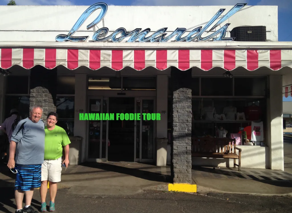 Cyclists sampling Hawaiian food on Waikiki bike tour