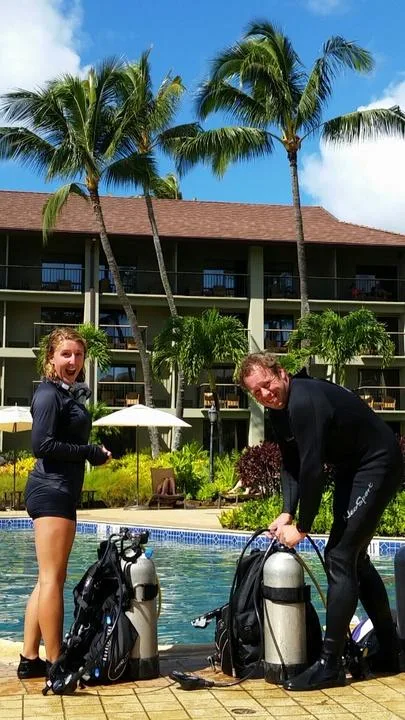 Beginner scuba divers practicing skills in pool at Sheraton Kauai