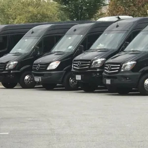 Shuttle transfer departing Waikiki heading to pier or harbor