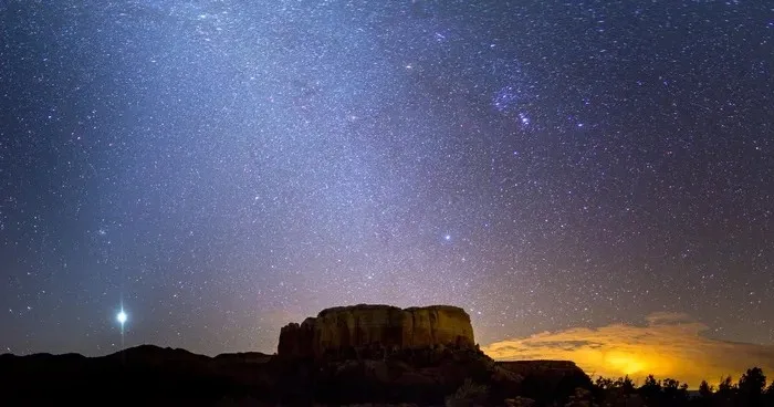 Scenic sunset view from Mauna Kea summit in Hawaii