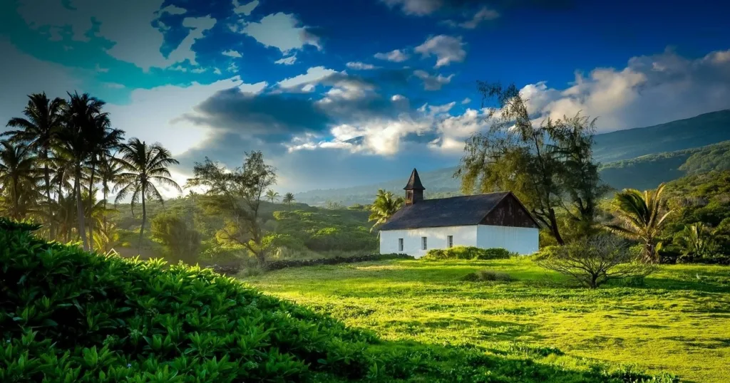 Guided hiking tour along the scenic back road to Hana