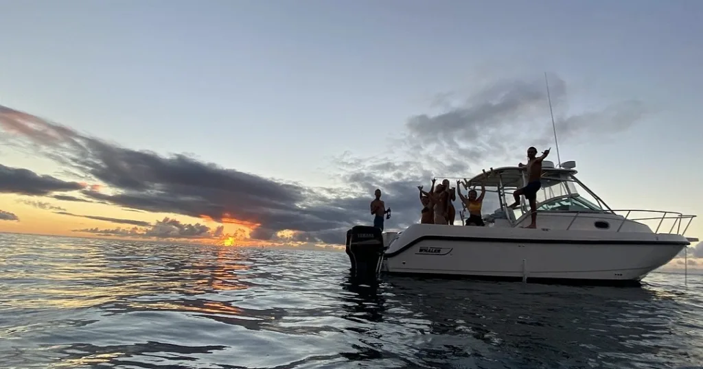 Relaxing sunset cruise along Oahu’s coastline