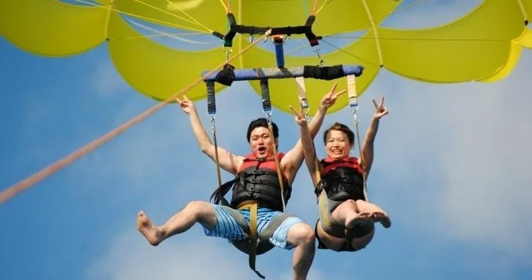 Family-friendly parasailing adventure over Oahu’s scenic waters