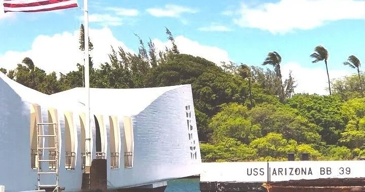 Historical tour of Pearl Harbor and USS Arizona memorial