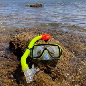Kids dry snorkel and mask designed for comfort