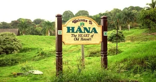 Private jeep tour of authentic Hāna grounds and scenery