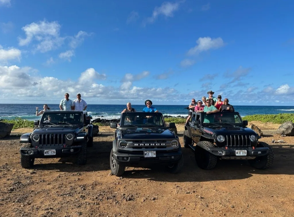 Small group exploring Oahu on circle island jeep tour