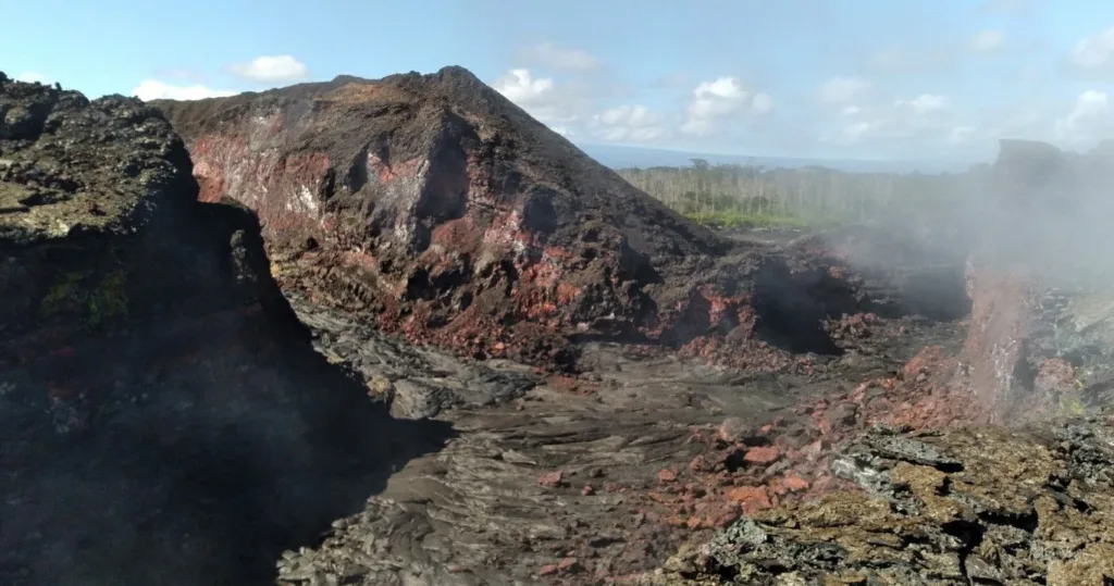 Hiking to the summit of Fissure 8 volcano