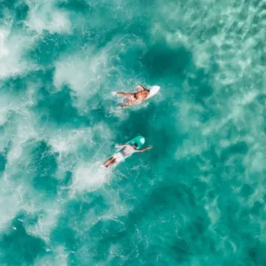 Experienced surfers taking part in a 90-minute elite lesson