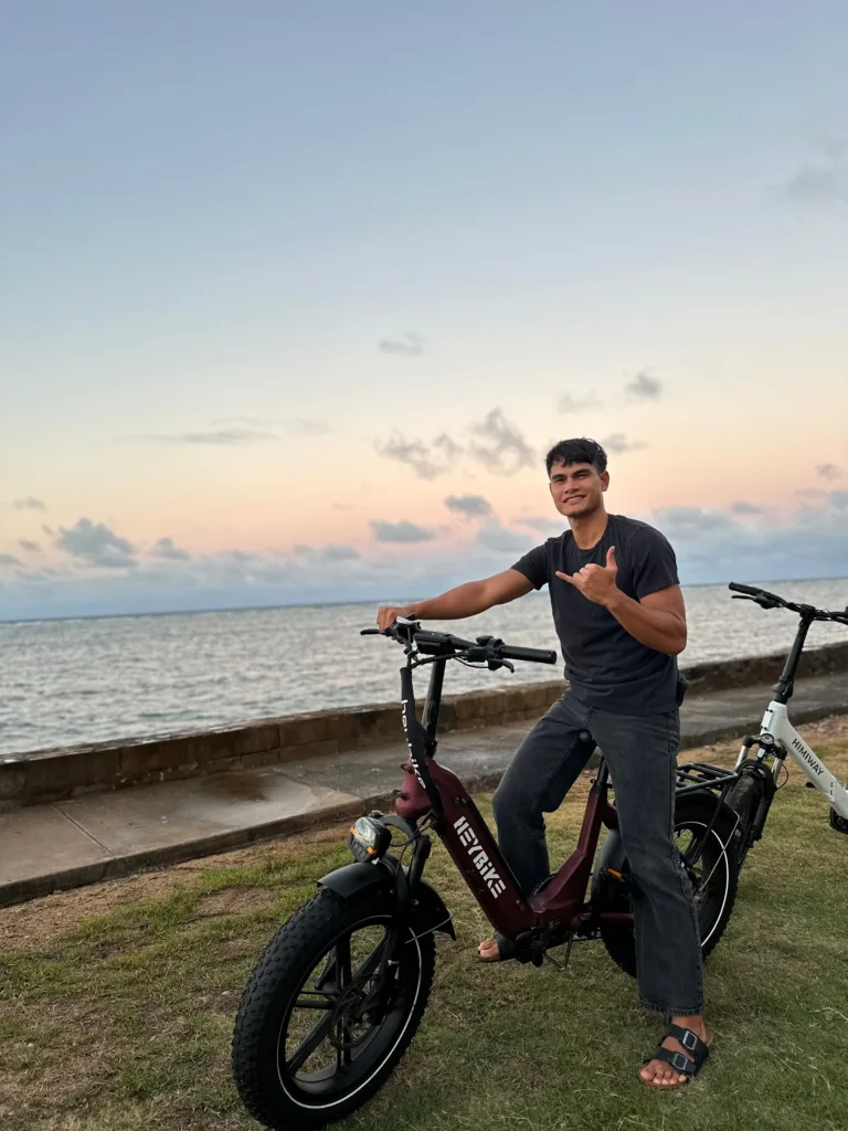 Exploring North Shore by electric bike and snorkeling spots