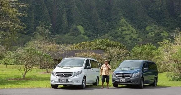 VIP guests exploring Oahu’s island landmarks in style