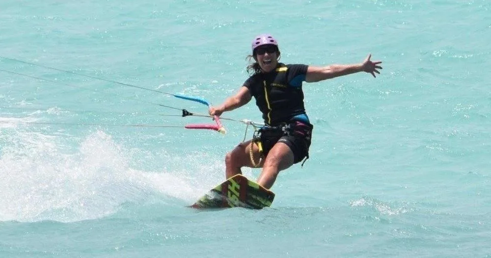 Kiteboarding students practicing on Maui’s windy beaches