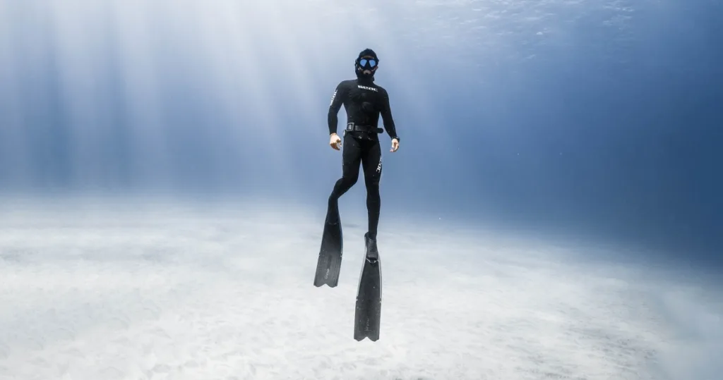 Beginner freedivers practicing breath-hold techniques in ocean