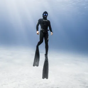 Beginner freedivers practicing breath-hold techniques in ocean