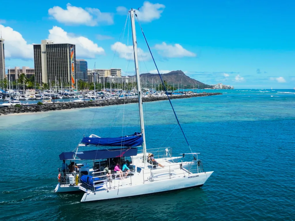Boat cruise featuring three traditional tiki statues