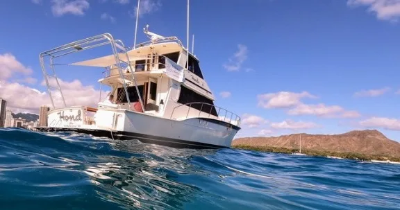 Private charter cruise along Oahu’s scenic south shore