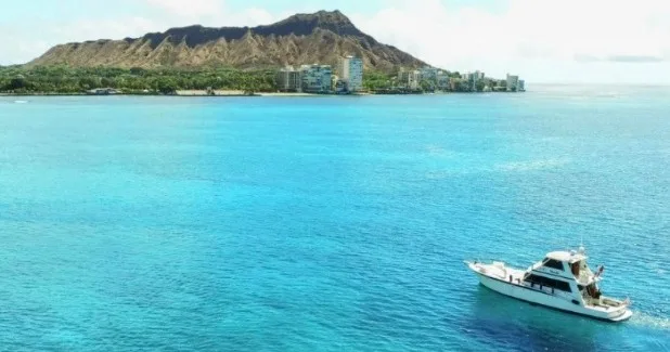 Private charter cruise exploring Oahu’s North Shore waters