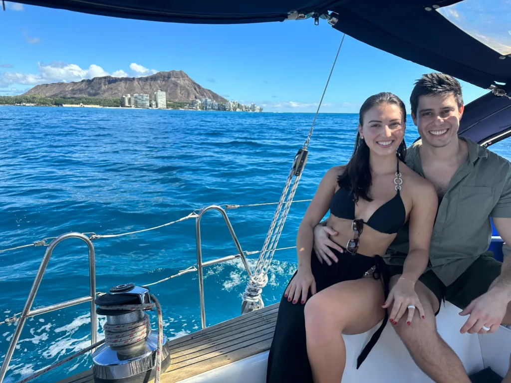 Day and sunset sailing tour for couples in Waikiki