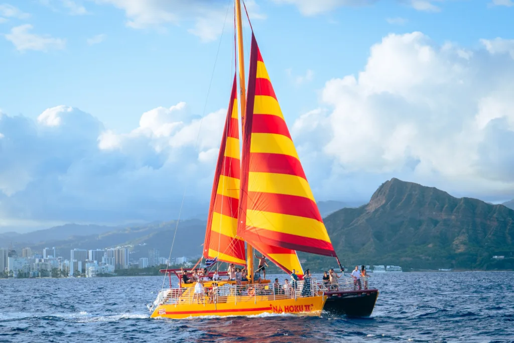 Sailing along South Shore from Kewalo Harbor on Na Hoku 2