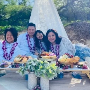 Beachfront brunch with photo and video on Maui island tour