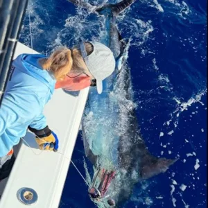 Fishing enthusiasts on a 6-hour escape aboard a 40-foot Cabo boat