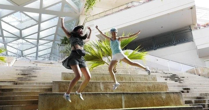 Food lovers enjoying Tour de Foodie in Honolulu