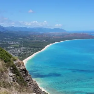 Private charter boat cruising along Oahu’s beautiful coastline