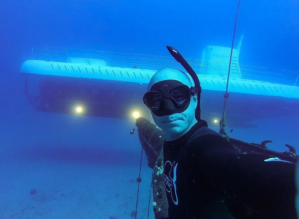 Scuba divers exploring the Carthaginian shipwreck near Mala Pier