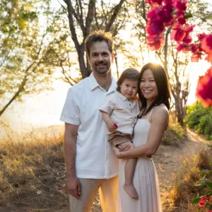 Couple enjoying a 45 minute photo session in Maui