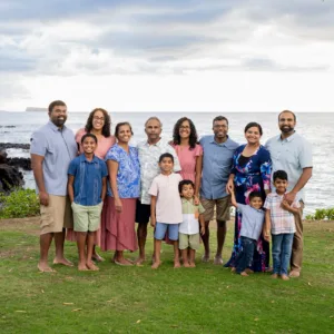 Couple captured in candid shots during 75 minute Maui session