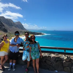 Spanish language Circle Island Tour exploring Oahu landmarks