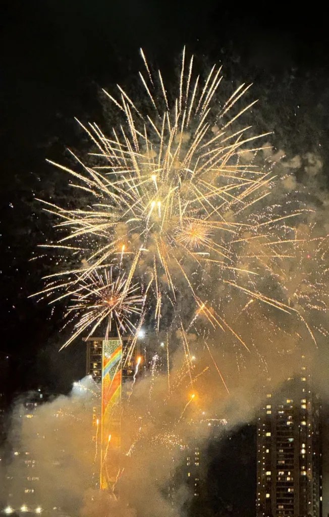 Crowd celebrating Fourth of July on Waikiki cruise