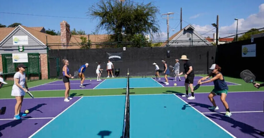 Beginner friendly pickleball class teaching basic rules and skills