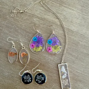 UV resin jewelry crafting session at DeVine Wine Lounge