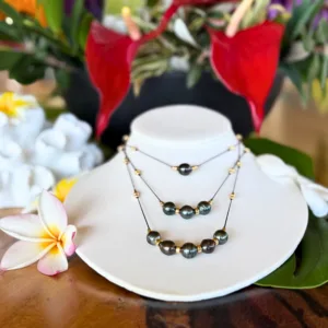 Participants crafting Tahitian black pearl necklaces by hand