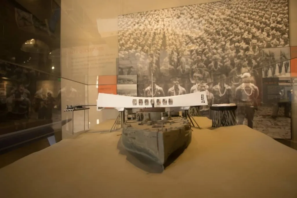 Tour bus arriving at Pearl Harbor visitor center