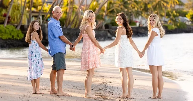 Ohana family session capturing island moments