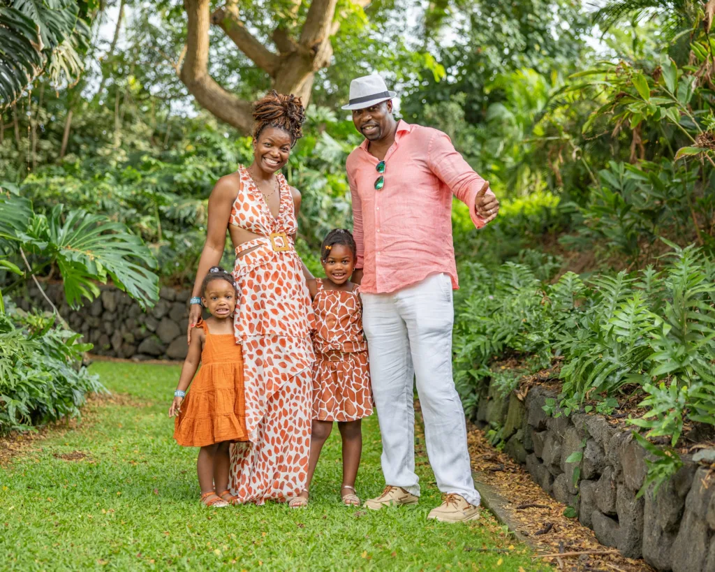 Capture memorable moments at traditional Hawaiian luau event