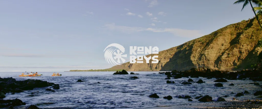 Kayakers paddling near coral reefs in Kealakekua Bay