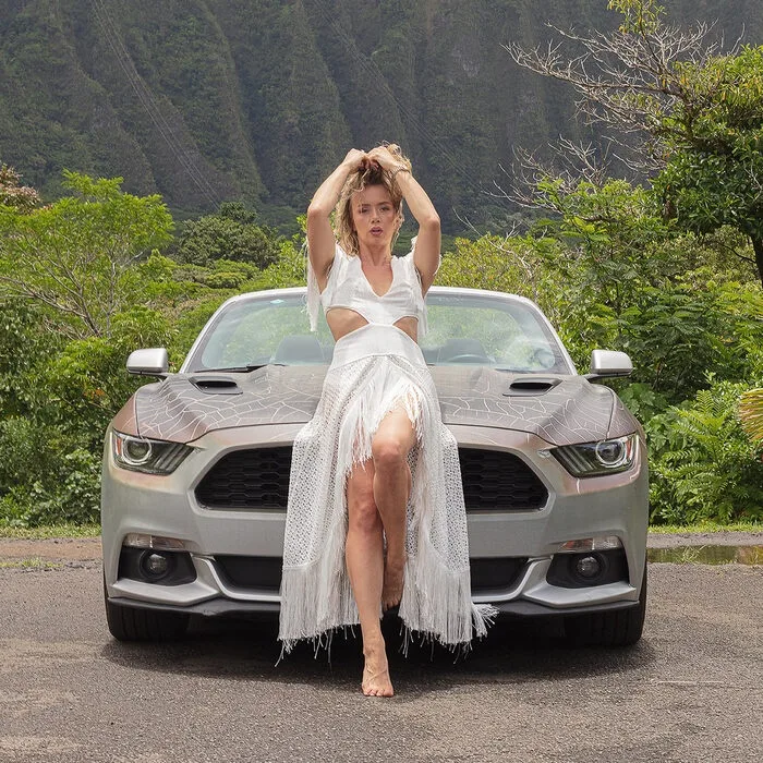 Professional photographer capturing Waikiki island portraits