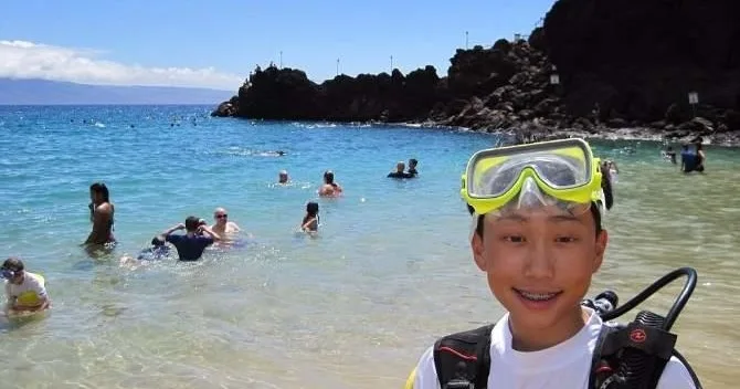 Beginner scuba divers learning underwater near Kaanapali
