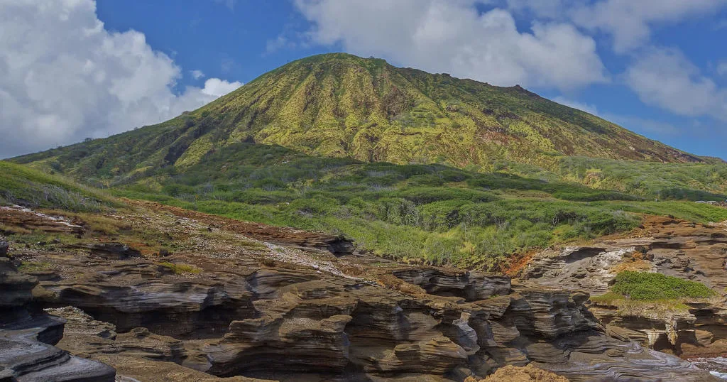 Oahu island tour exploring famous landmarks