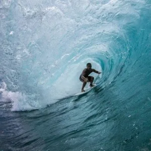Experienced surfer receiving advanced private surf coaching