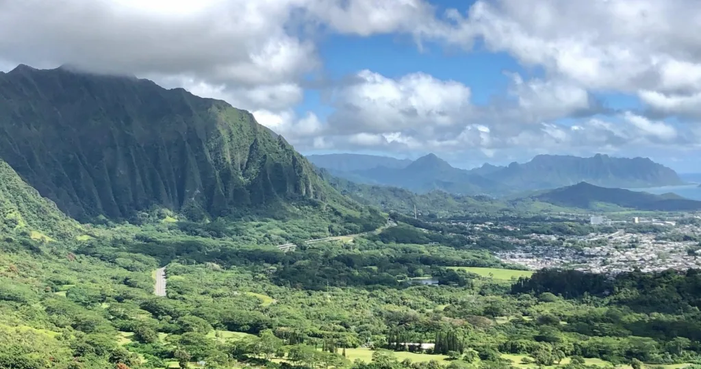 Scenic drive past famous North Shore surf beaches