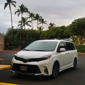 Car parked outside a hotel in Kailua-Kona